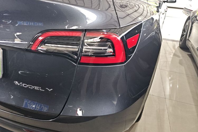 Tesla Model Y 2024 car image #8