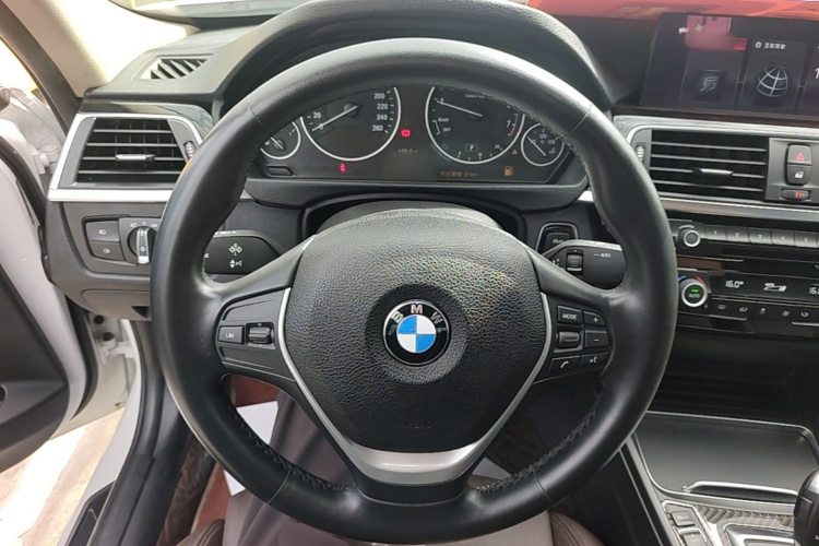 BMW 3 Series 2018 car image #15