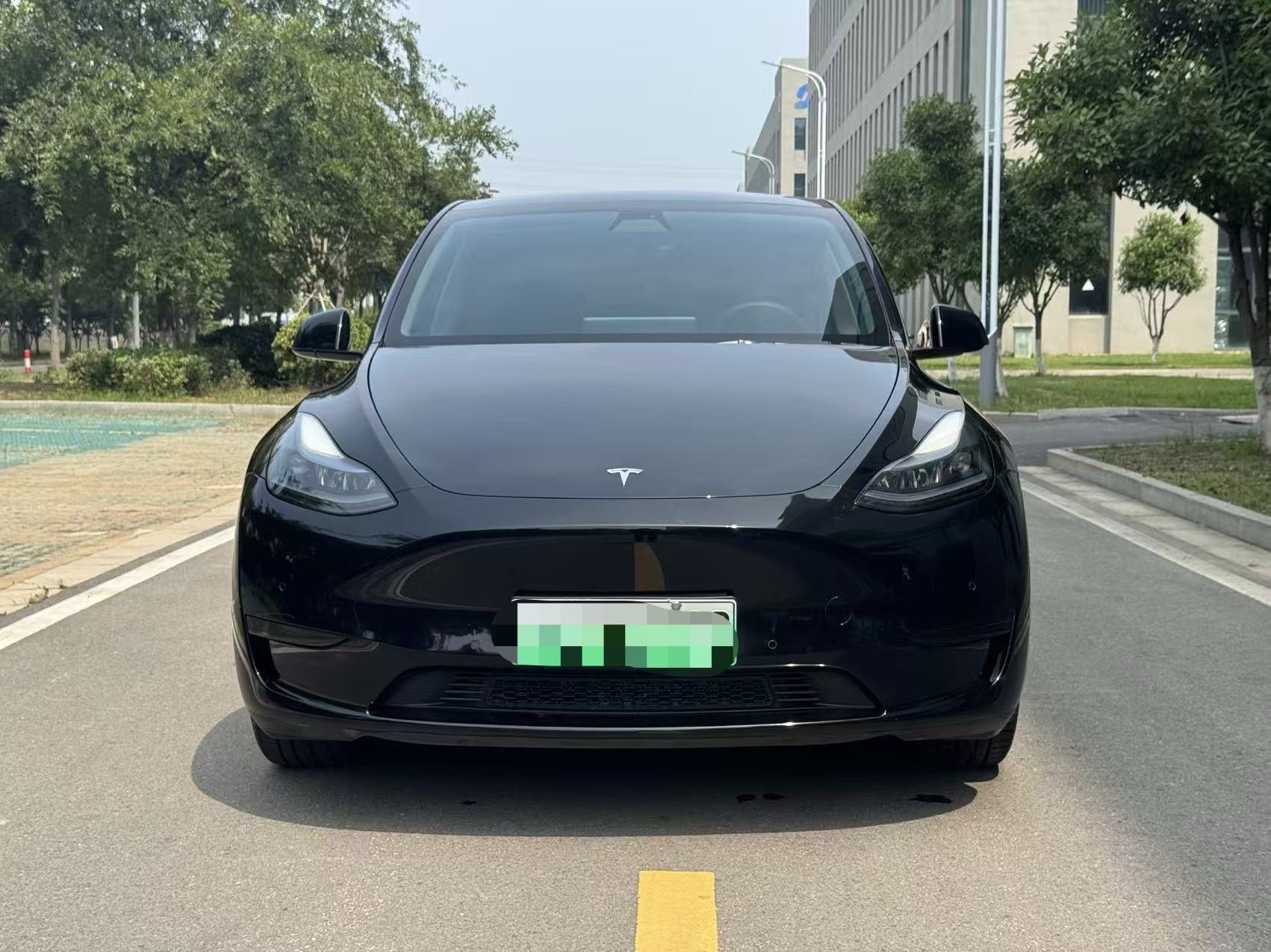 Tesla Model Y 2023 #4 Tesla Model Y 2023 car image #4