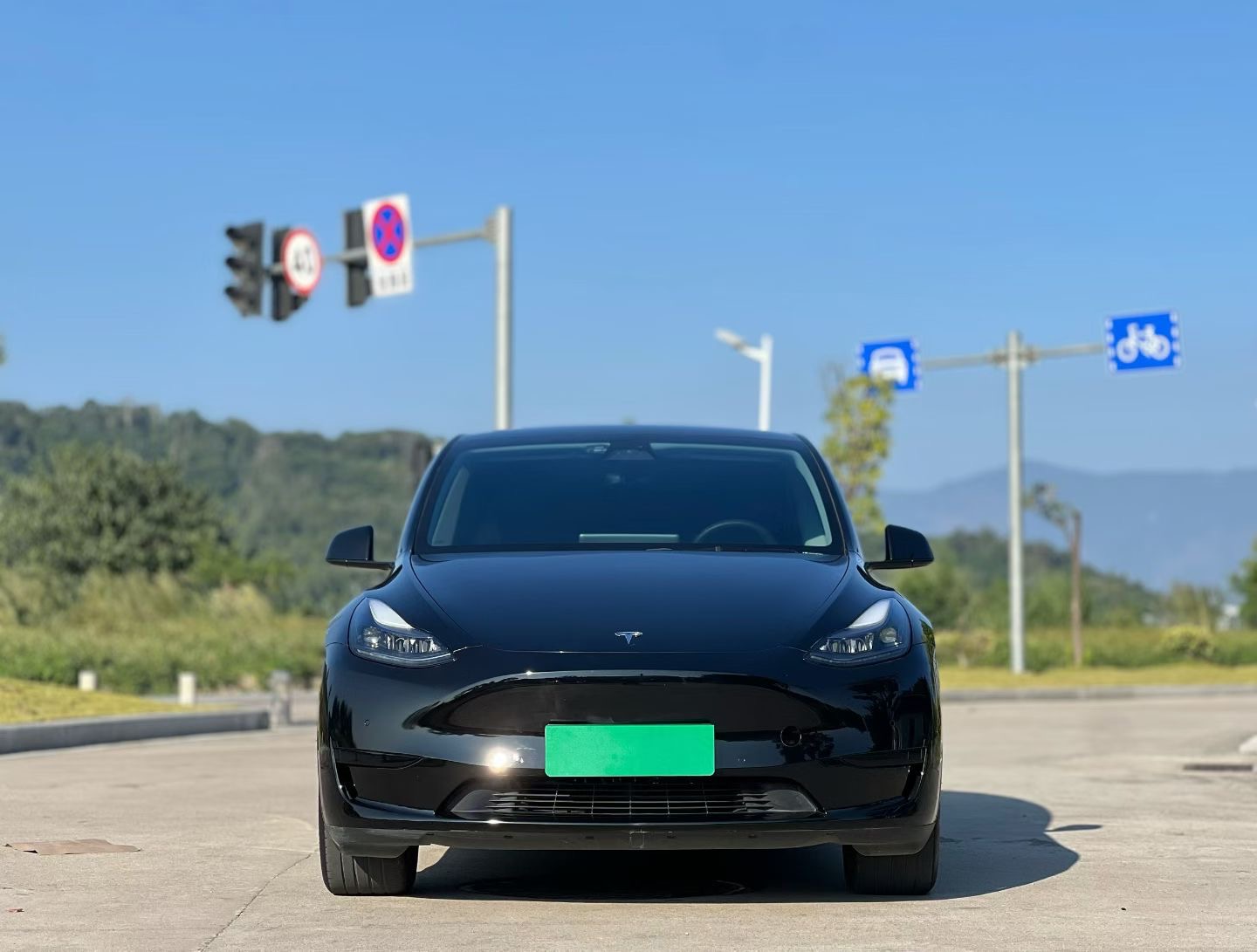 Tesla Model Y 2024 car image #2