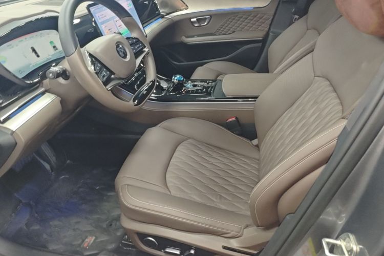 BYD Han 2023 car image #19