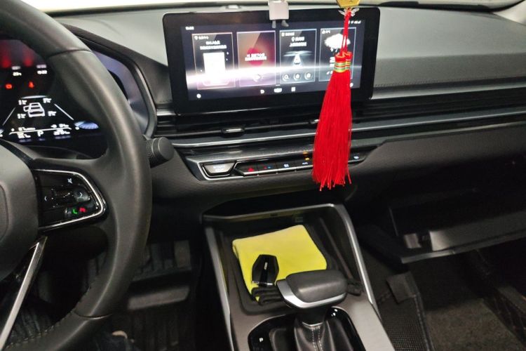 GEELY Emgrand 2021 car image #13