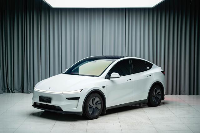 Tesla Model Y 2026 #10 Tesla Model Y 2026 car image #10