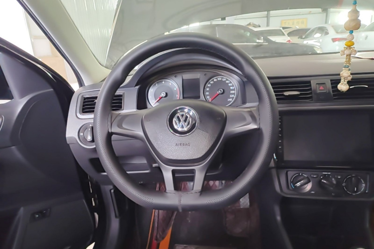 Volkswagen Santana 2017 car image #19