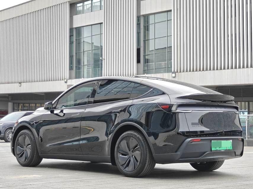 Tesla Model Y 2026 #4 Tesla Model Y 2026 car image #4