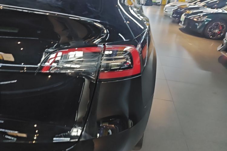 Tesla Model Y 2022 #8 Tesla Model Y 2022 car image #8