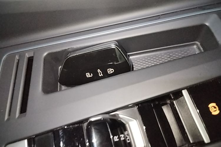Volkswagen Golf 2022 car image #9