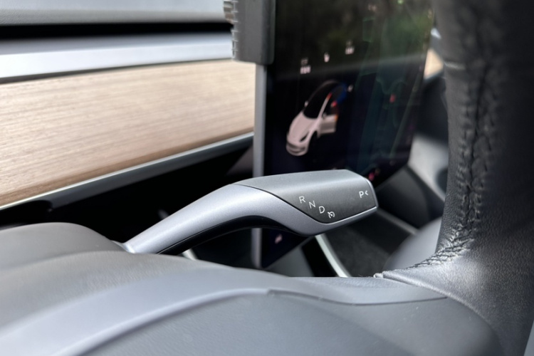 Tesla Model 3 2020 car image #24