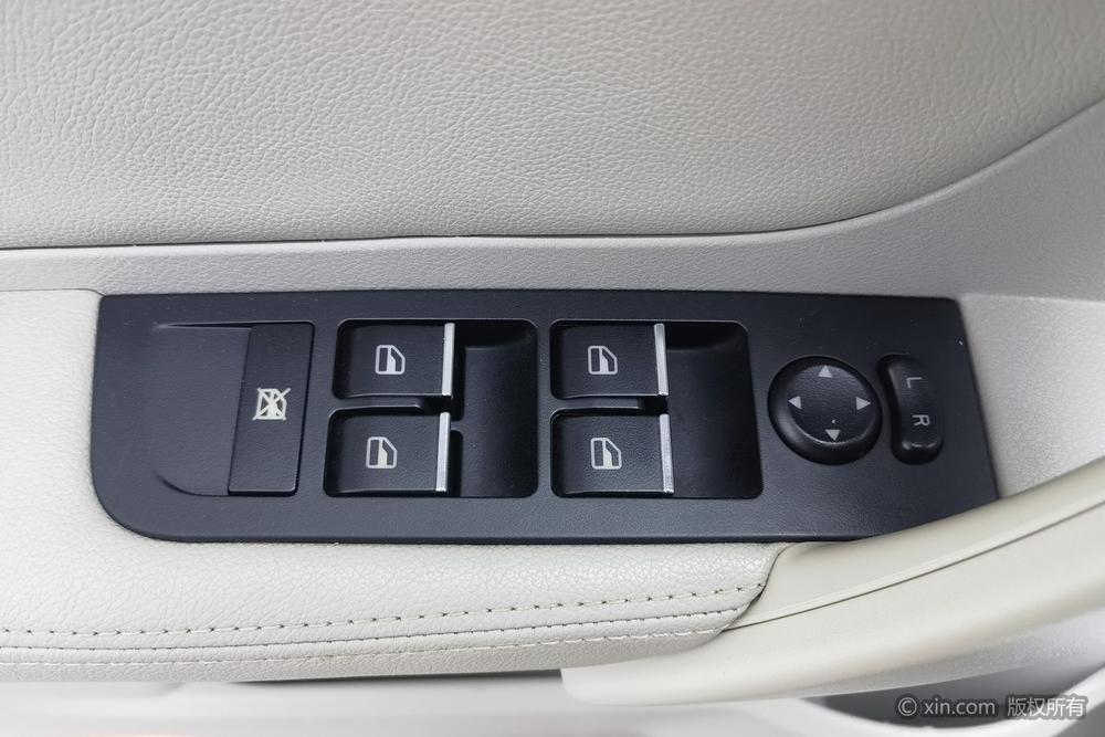 GEELY Emgrand 2015 car image #23