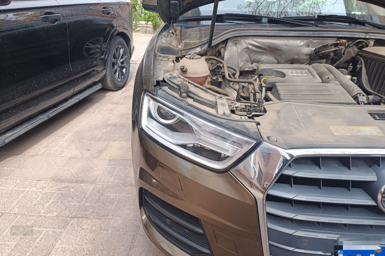 Audi Q3 2017 car image #8