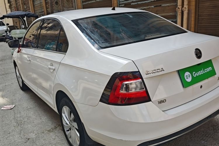 Skoda Rapid 2018 car image #5
