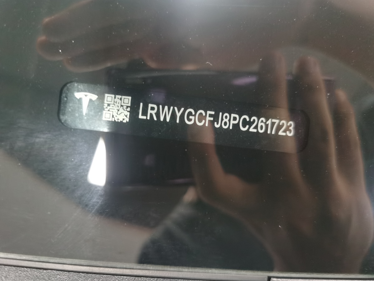 Tesla Model Y 2023 car image #10