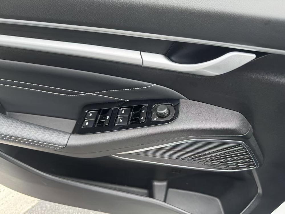 GEELY Emgrand 2021 car image #17