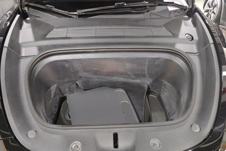 Tesla Model Y 2022 immagine di auto #20