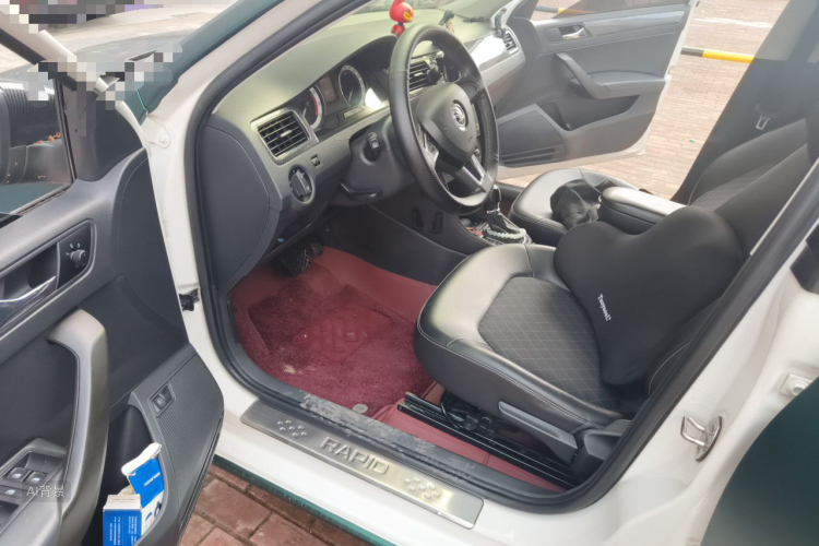 Skoda Rapid 2019 car image #18
