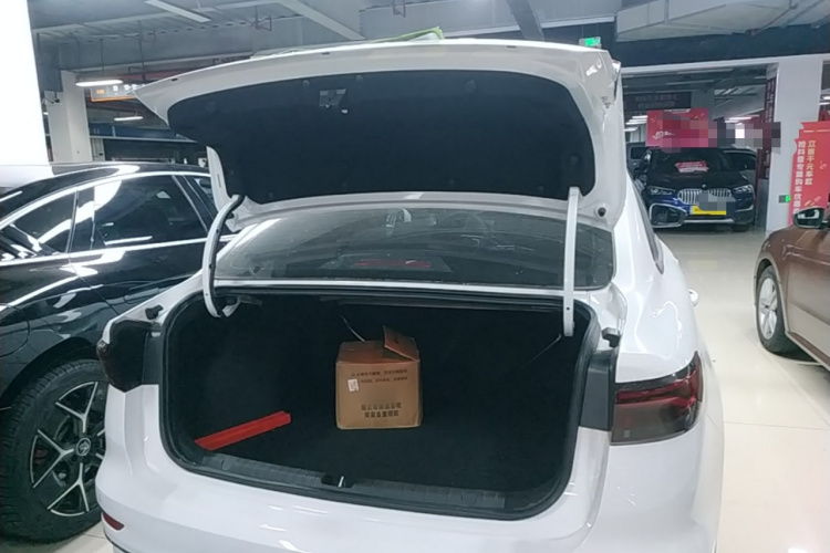 GEELY Emgrand 2026 image de voiture #19
