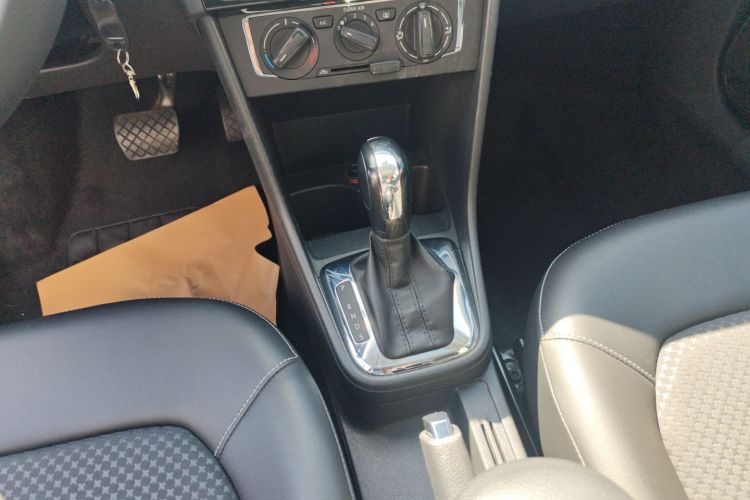 Volkswagen Santana 2016 صورة سيارة #14