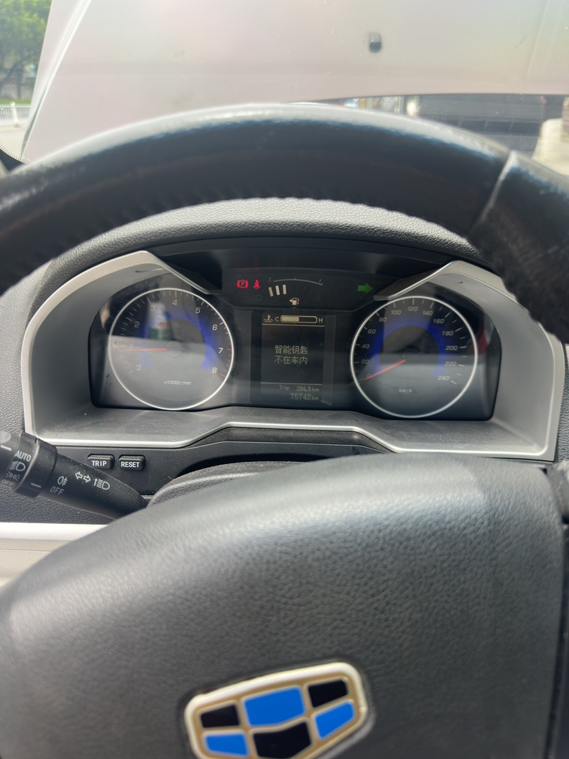 GEELY Emgrand 2015 #4 GEELY Emgrand 2015 car image #4