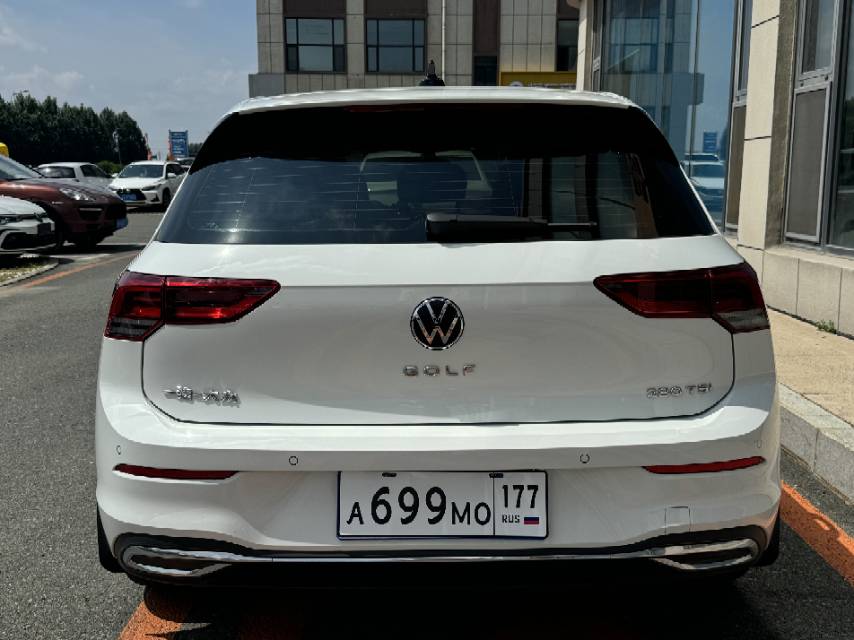 Volkswagen Golf 2022 car image #4