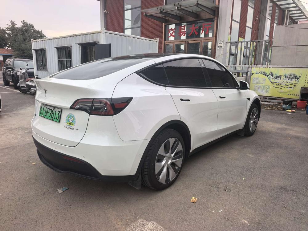 Tesla Model Y 2022 #4 Tesla Model Y 2022 car image #4