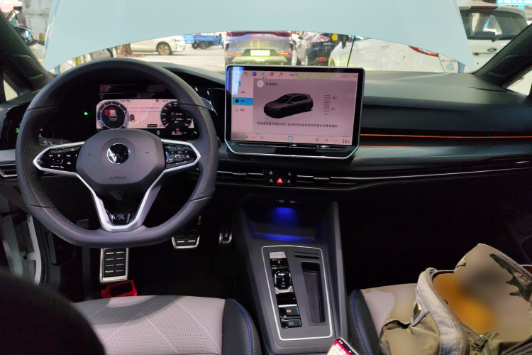 Volkswagen Golf 2025 car image #11