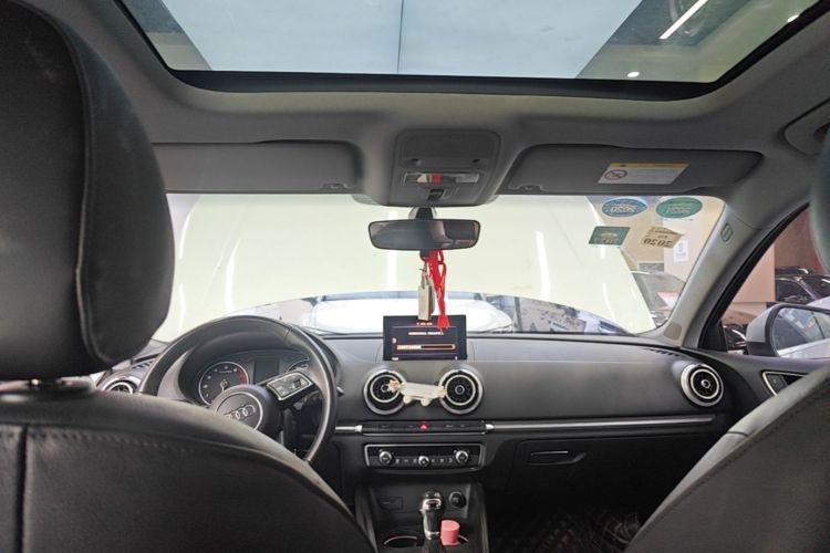 Audi A3 2018 car image #18