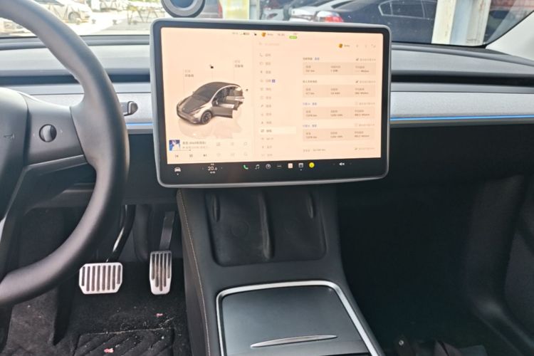 Tesla Model Y 2024 car image #13