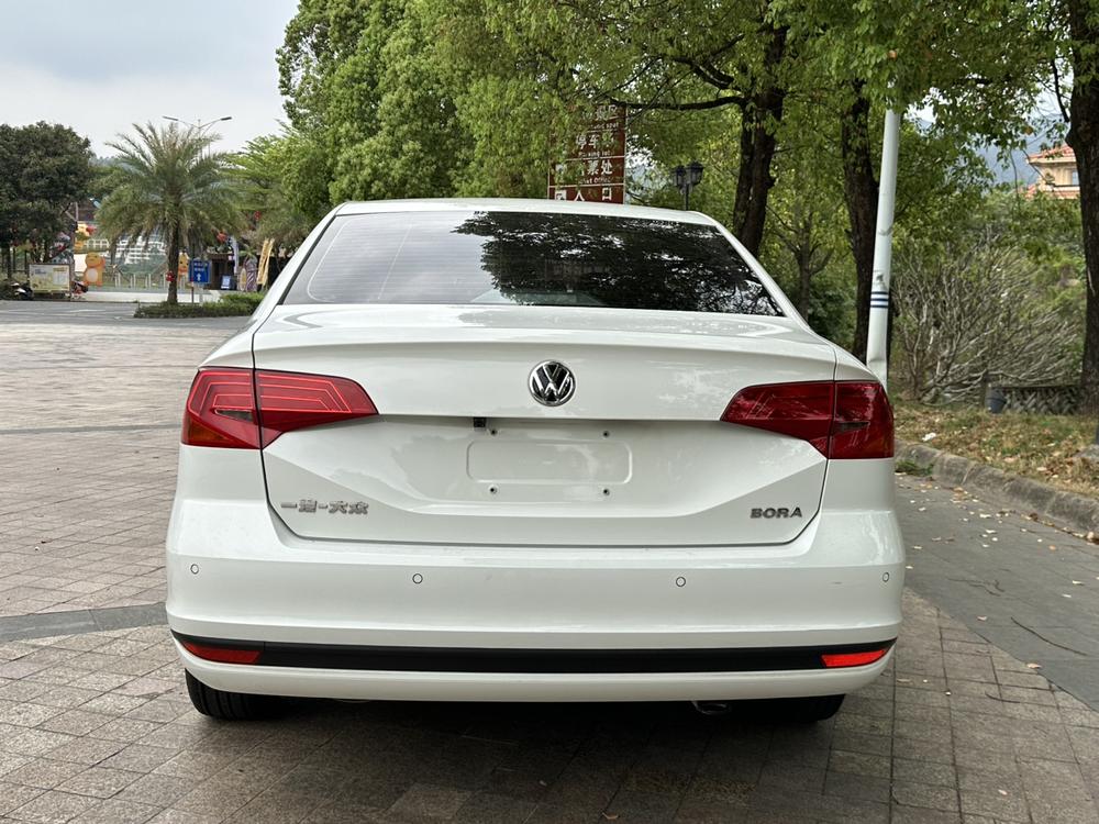 Volkswagen Bora 2017 car image #6