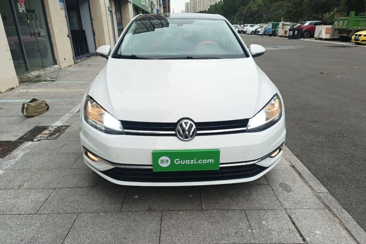 Volkswagen Golf 2020 car image #3