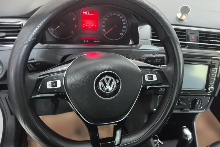 Volkswagen Santana 2017 car image #12