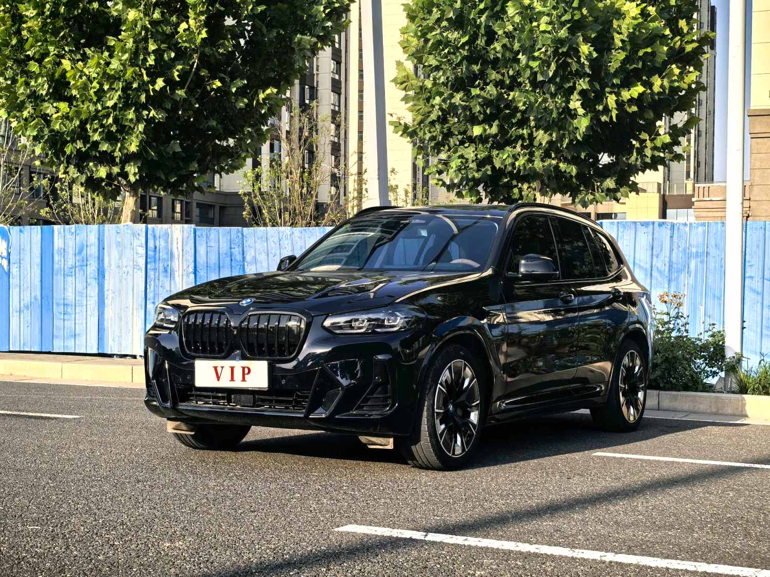 BMW iX3 2024 immagine di auto #2
