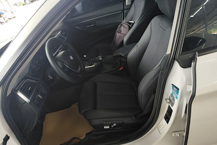 BMW 3 Series GT 2018 car image #15