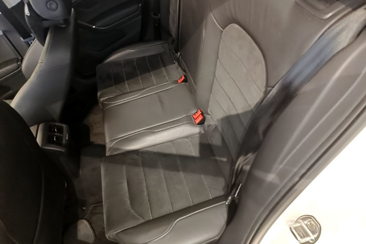 Volkswagen Golf 2018 car image #17