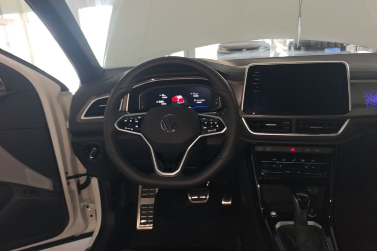 Volkswagen T-Roc 2025 immagine di auto #11