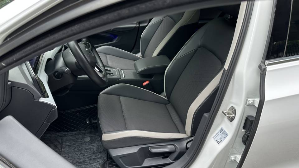 Volkswagen Golf 2021 car image #3