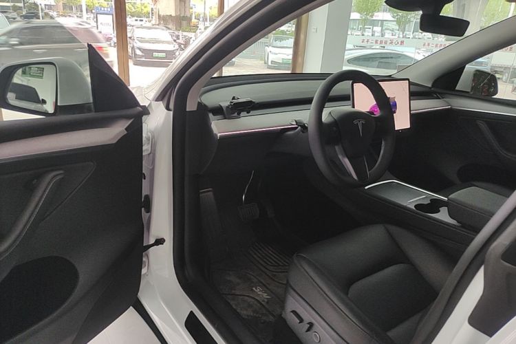 Tesla Model Y 2024 #16 Tesla Model Y 2024 car image #16