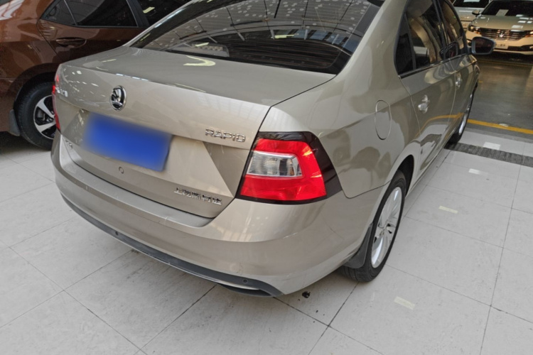 Skoda Rapid 2018 image de voiture #7