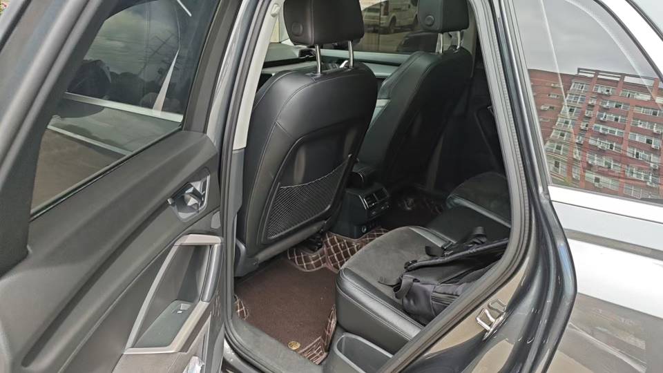 Audi Q3 2020 car image #3