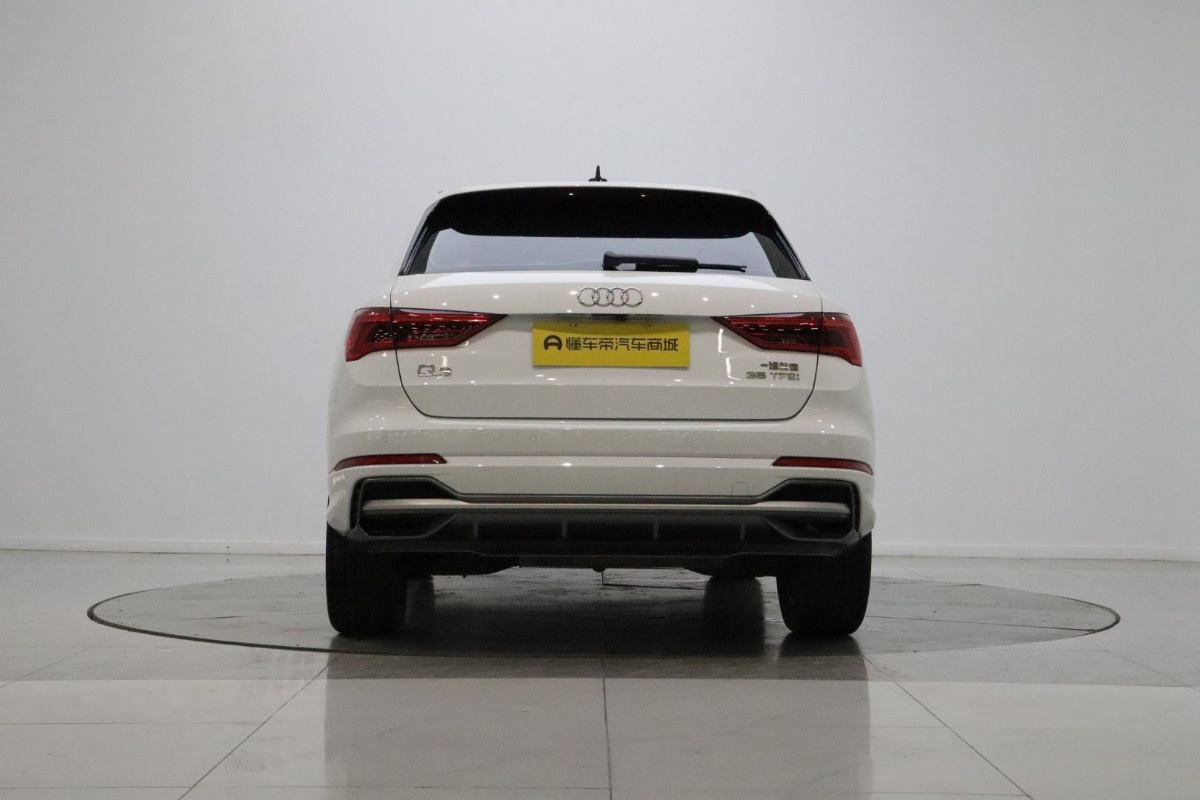 Audi Q3 2021 car image #3