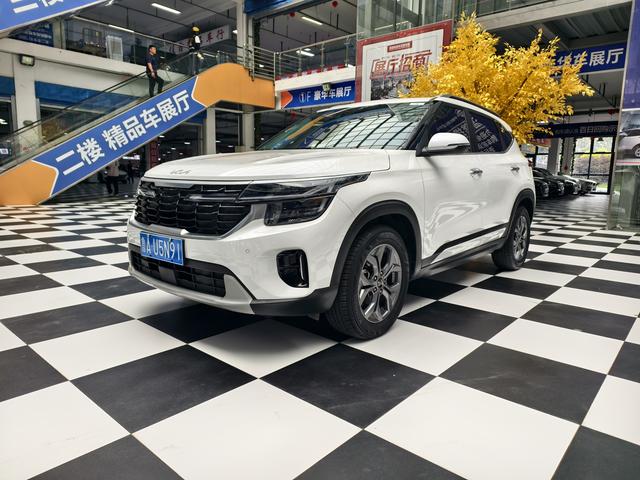Kia Seltos 2023 immagine di auto #12