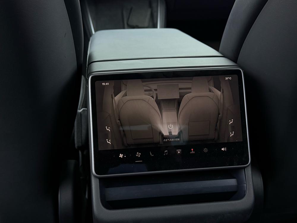 Tesla Model Y 2025 #9 Tesla Model Y 2025 car image #9