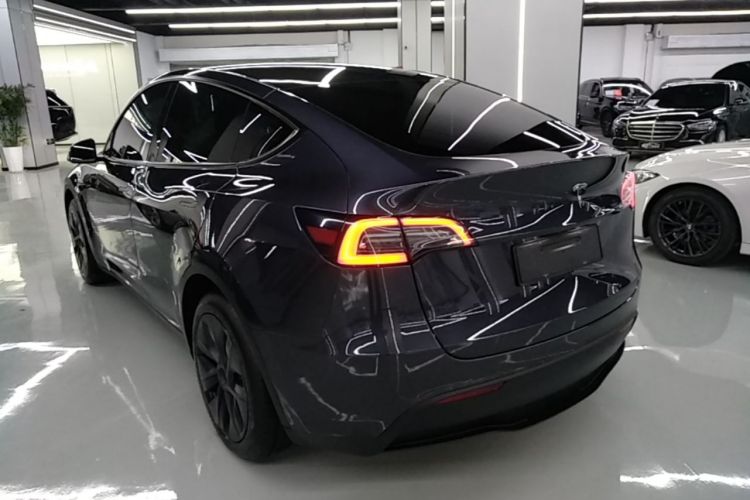 Tesla Model Y 2024 #5 Tesla Model Y 2024 car image #5