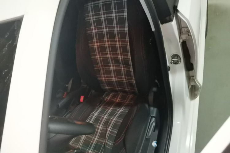 Volkswagen Polo 2015 car image #15