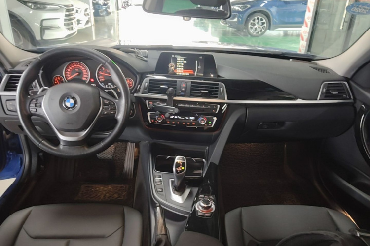 BMW 3 Series 2017 car image #11