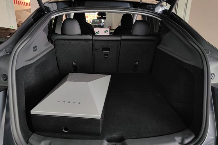 Tesla Model Y 2025 immagine di auto #19