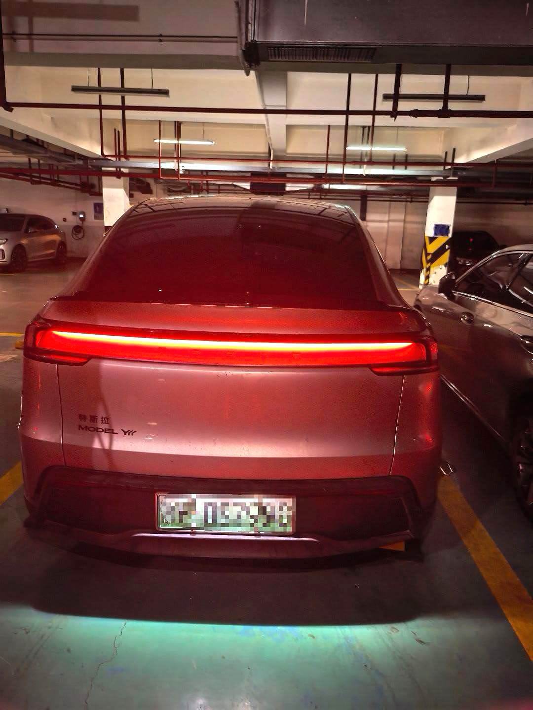Tesla Model Y L 2025 #6 Tesla Model Y L 2025 imagen de coche #6