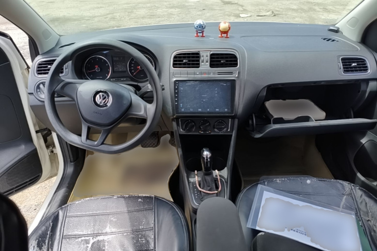 Volkswagen Polo 2016 car image #10