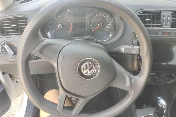 Volkswagen Polo 2018 car image #11