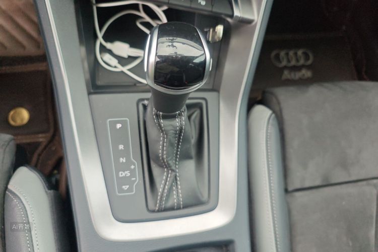 Audi Q3 2021 car image #16