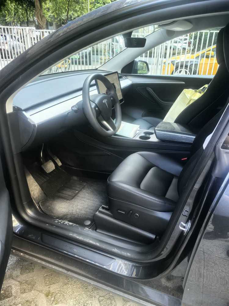 Tesla Model Y 2024 car image #2